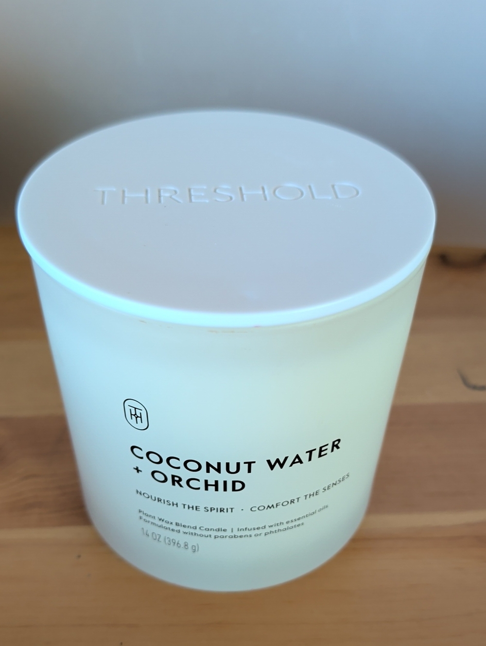 NWT. Threshold Coconut Water + Orchid Scented 2 Wick Candle - White 🌟
